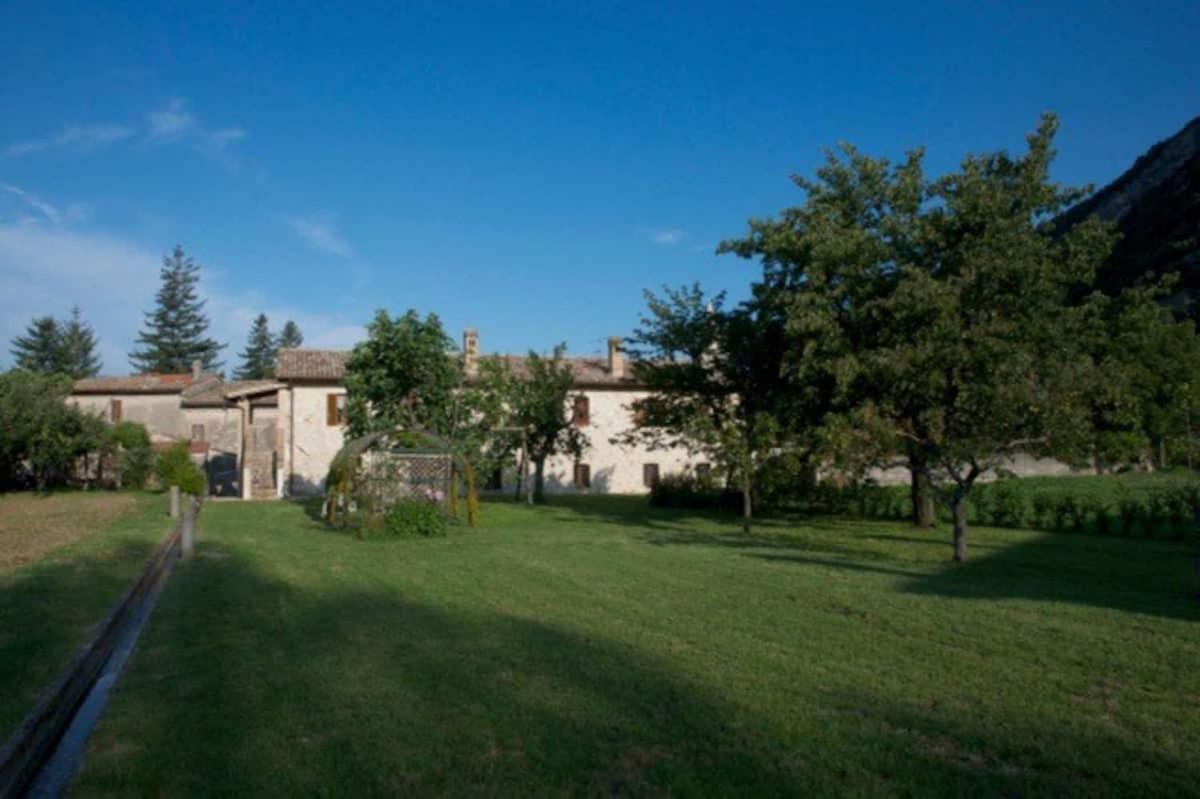 Casa Ridente Nella Valle Del Menotre Con Giardino Pale Bagian luar foto